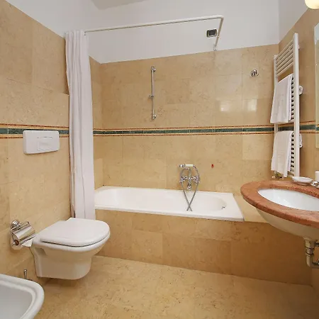 Sofia 4* Gardone Riviera
